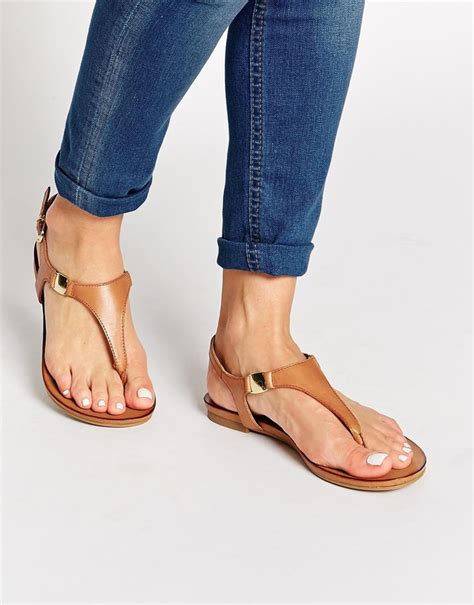 women's leather thong sandals flat.